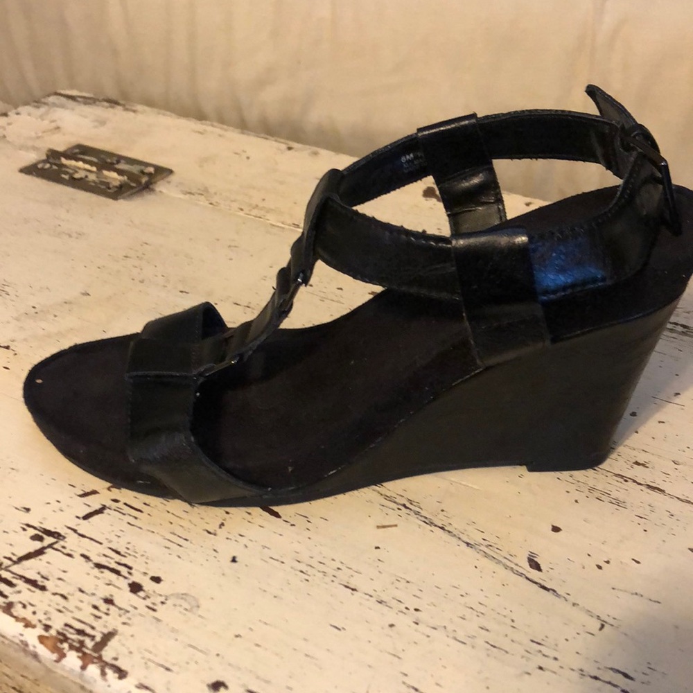 Black strap wedge sandals
